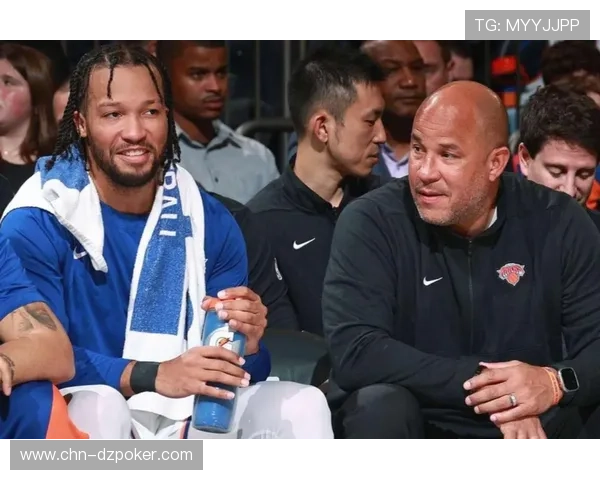 布伦森赛后盛赞罗宾逊关键篮板:他是逆转的基石 布伦森赛后盛赞罗宾逊关键篮板:他是逆转的基石